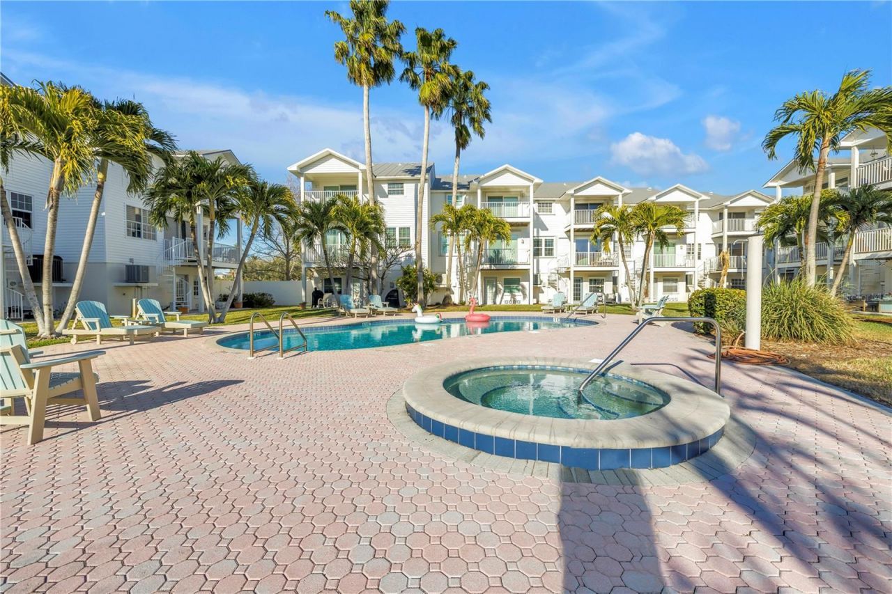 103 Bath Club Concourse, North Redington Beach, FL 33708 Photo