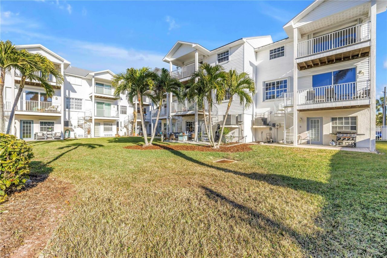 103 Bath Club Concourse, North Redington Beach, FL 33708 Photo