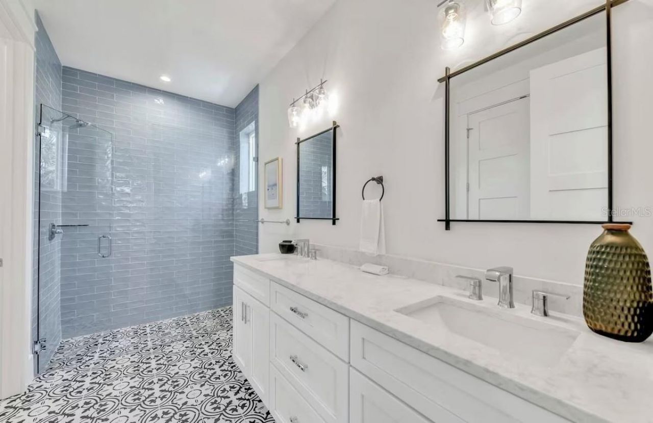 2403 Avenue C, Bradenton Beach, FL 34217 Photo