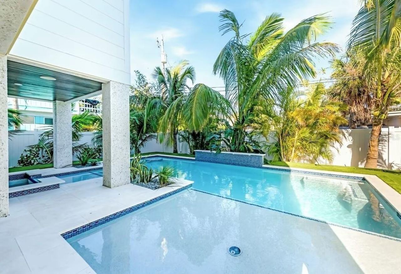 2403 Avenue C, Bradenton Beach, FL 34217 Photo