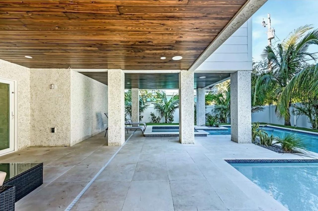 2403 Avenue C, Bradenton Beach, FL 34217 Photo