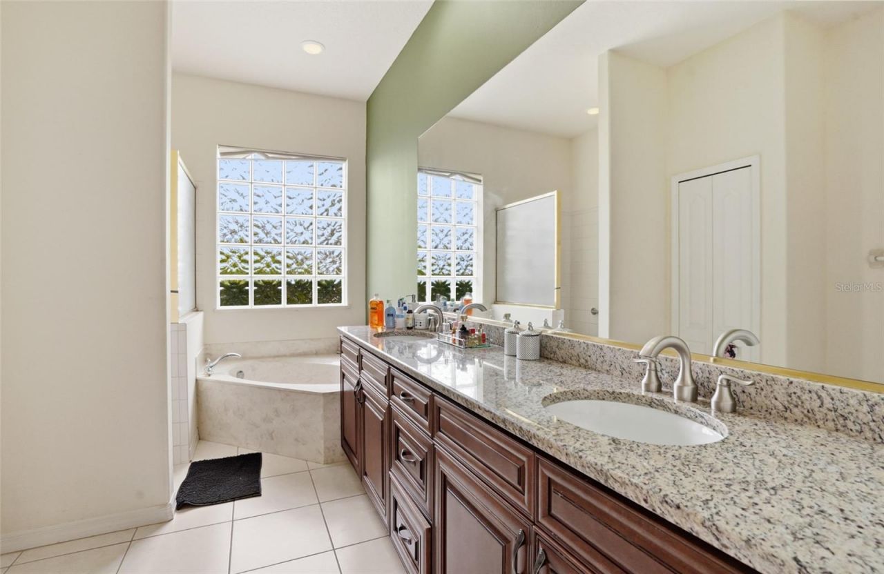 7215 Coachlight Street, Sarasota, FL 34243 Photo