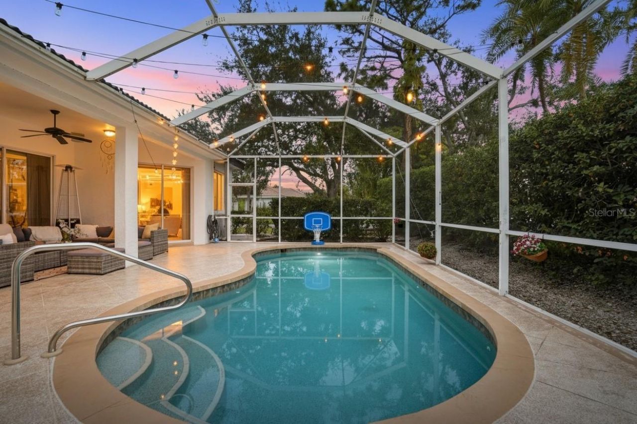 7215 Coachlight Street, Sarasota, FL 34243 Photo