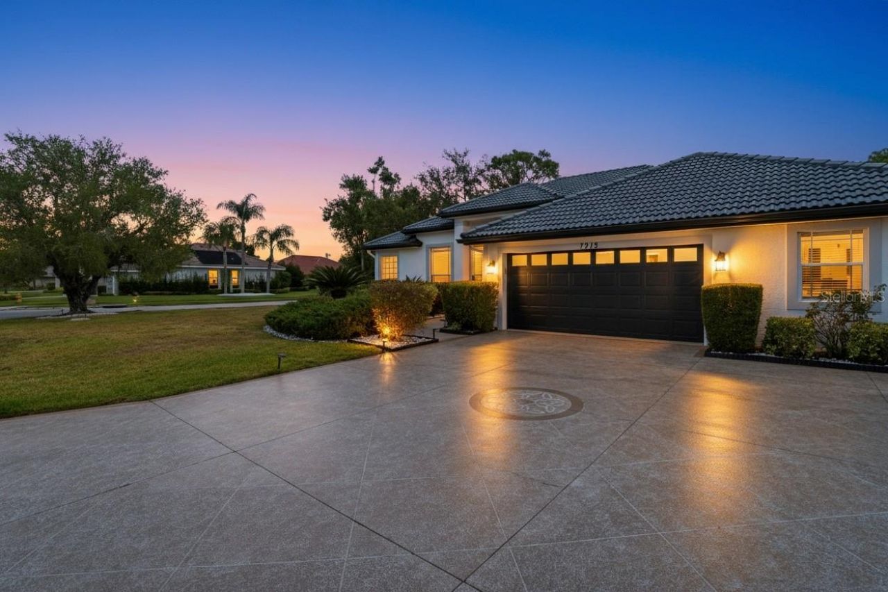 7215 Coachlight Street, Sarasota, FL 34243 Photo