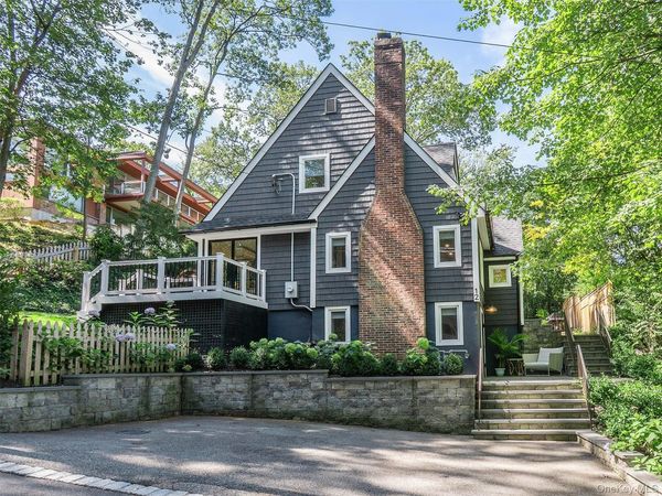 12 Winding Way, Sea Cliff, NY 11579