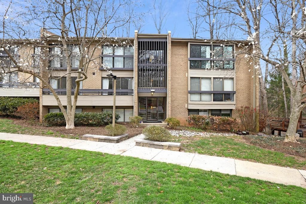 2112 Green Watch Way, Unit 10/301F, Reston, VA 20191 Main Photo