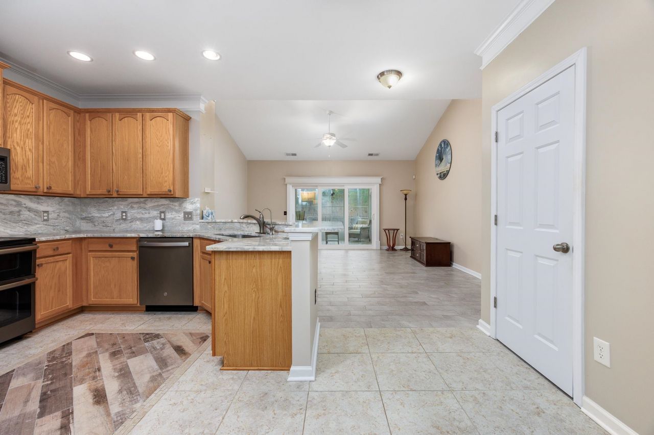 112 Barons Bluff Dr.  Photo 9