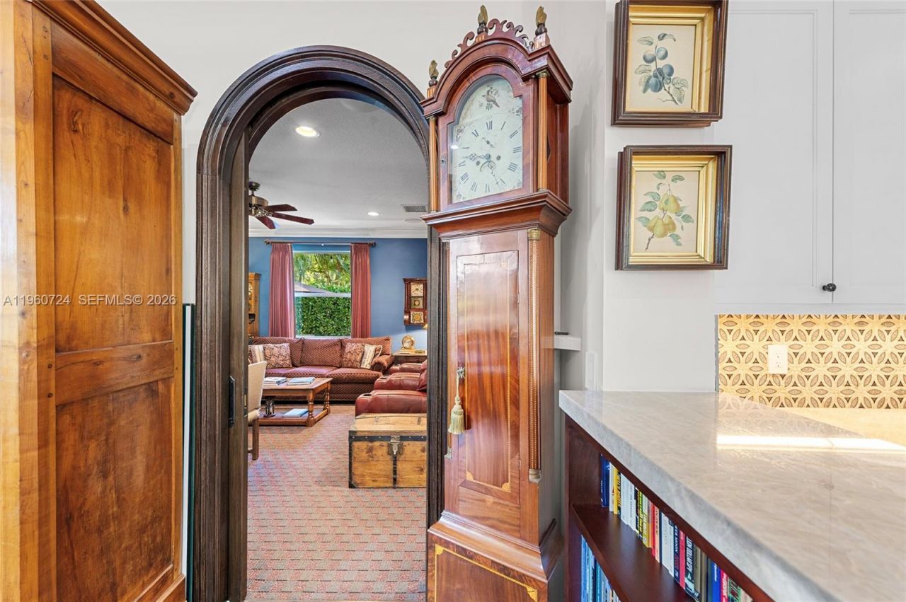 2567 Montclaire Cir, Weston, FL 33327 Photo