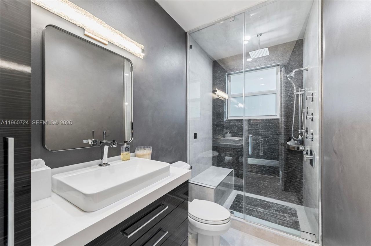 2567 Montclaire Cir, Weston, FL 33327 Photo