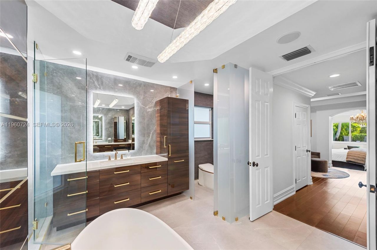 2567 Montclaire Cir, Weston, FL 33327 Photo