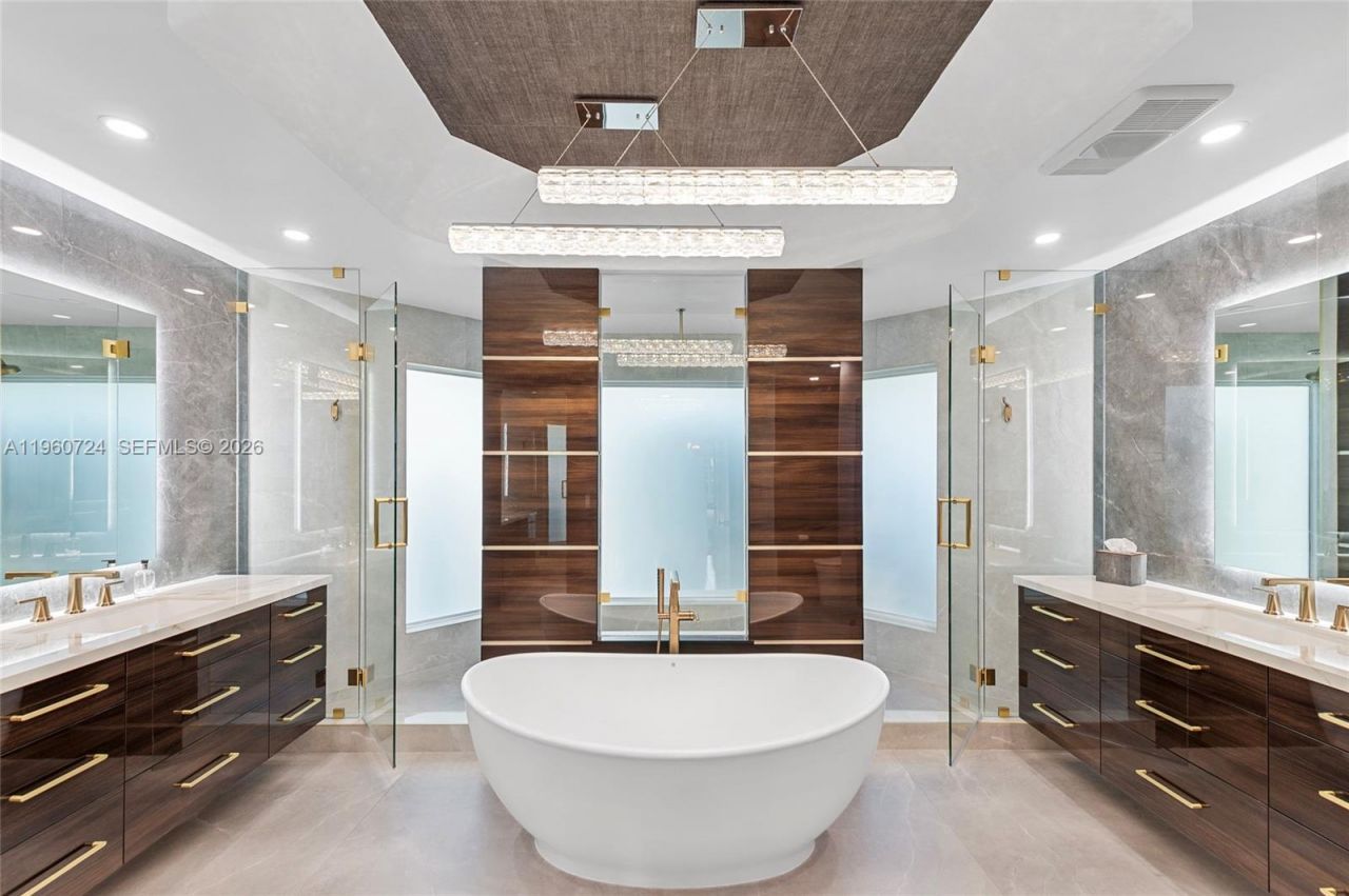 2567 Montclaire Cir, Weston, FL 33327 Photo