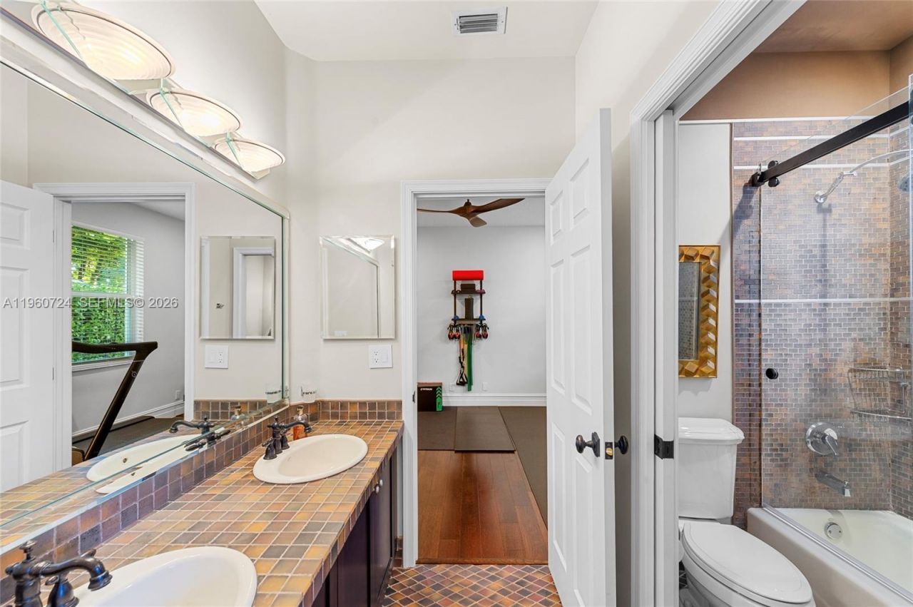 2567 Montclaire Cir, Weston, FL 33327 Photo