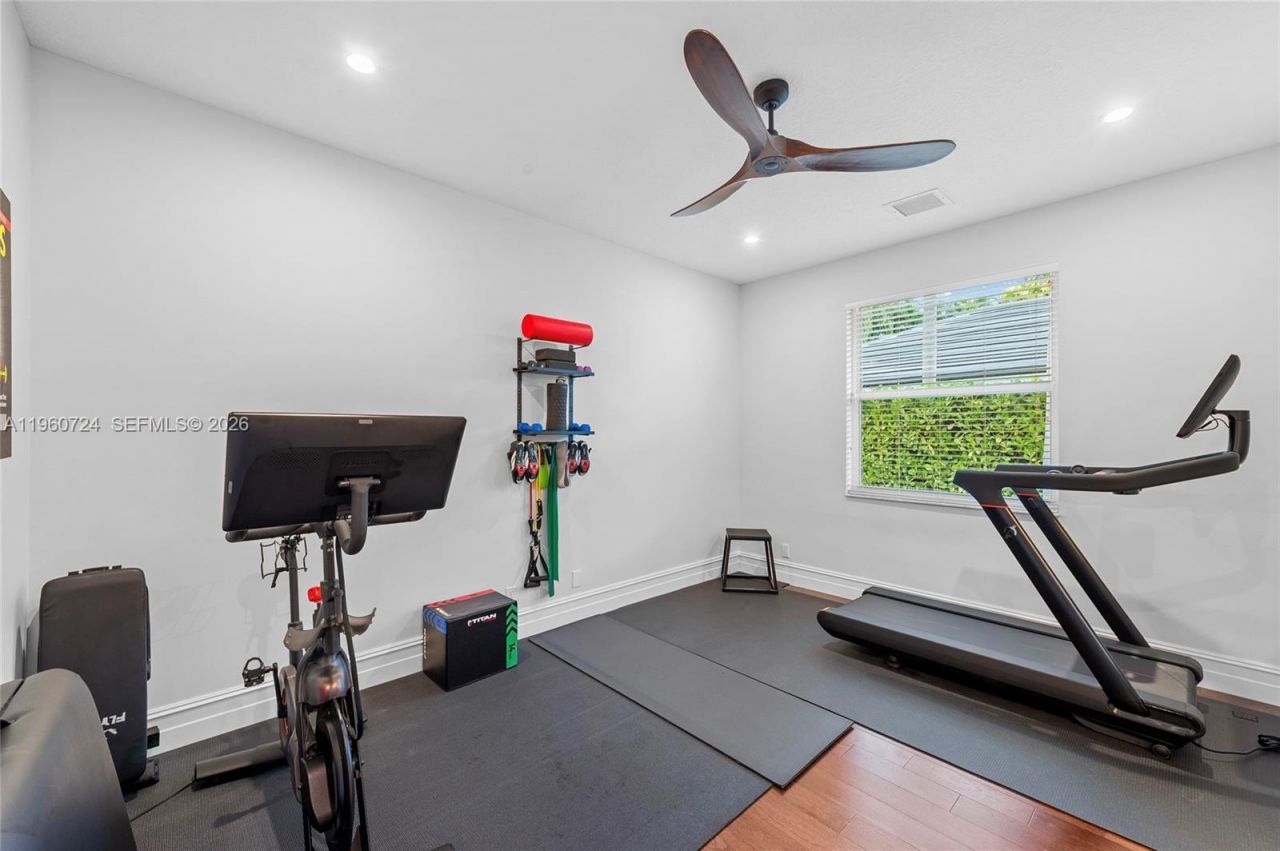 2567 Montclaire Cir, Weston, FL 33327 Photo