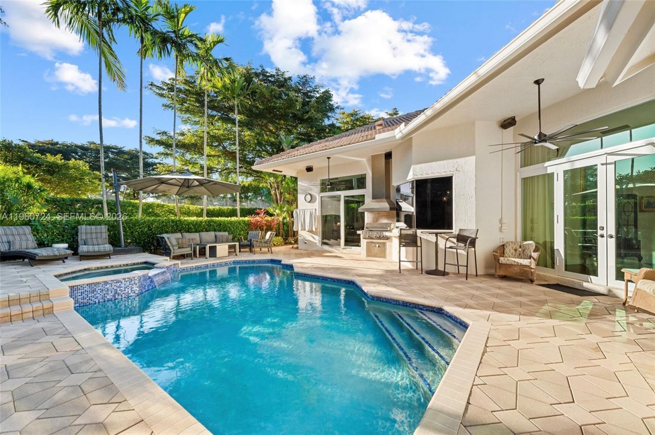 2567 Montclaire Cir, Weston, FL 33327 Photo