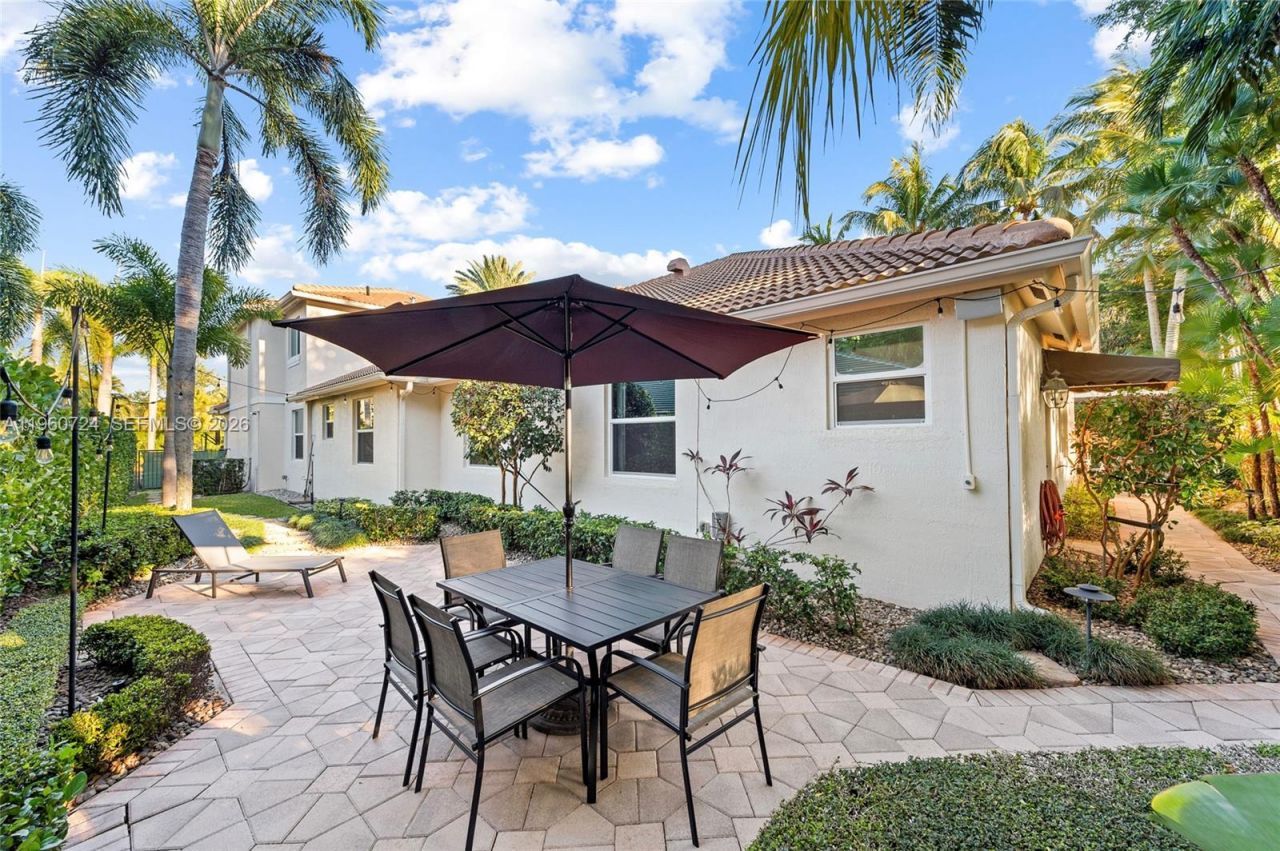 2567 Montclaire Cir, Weston, FL 33327 Photo