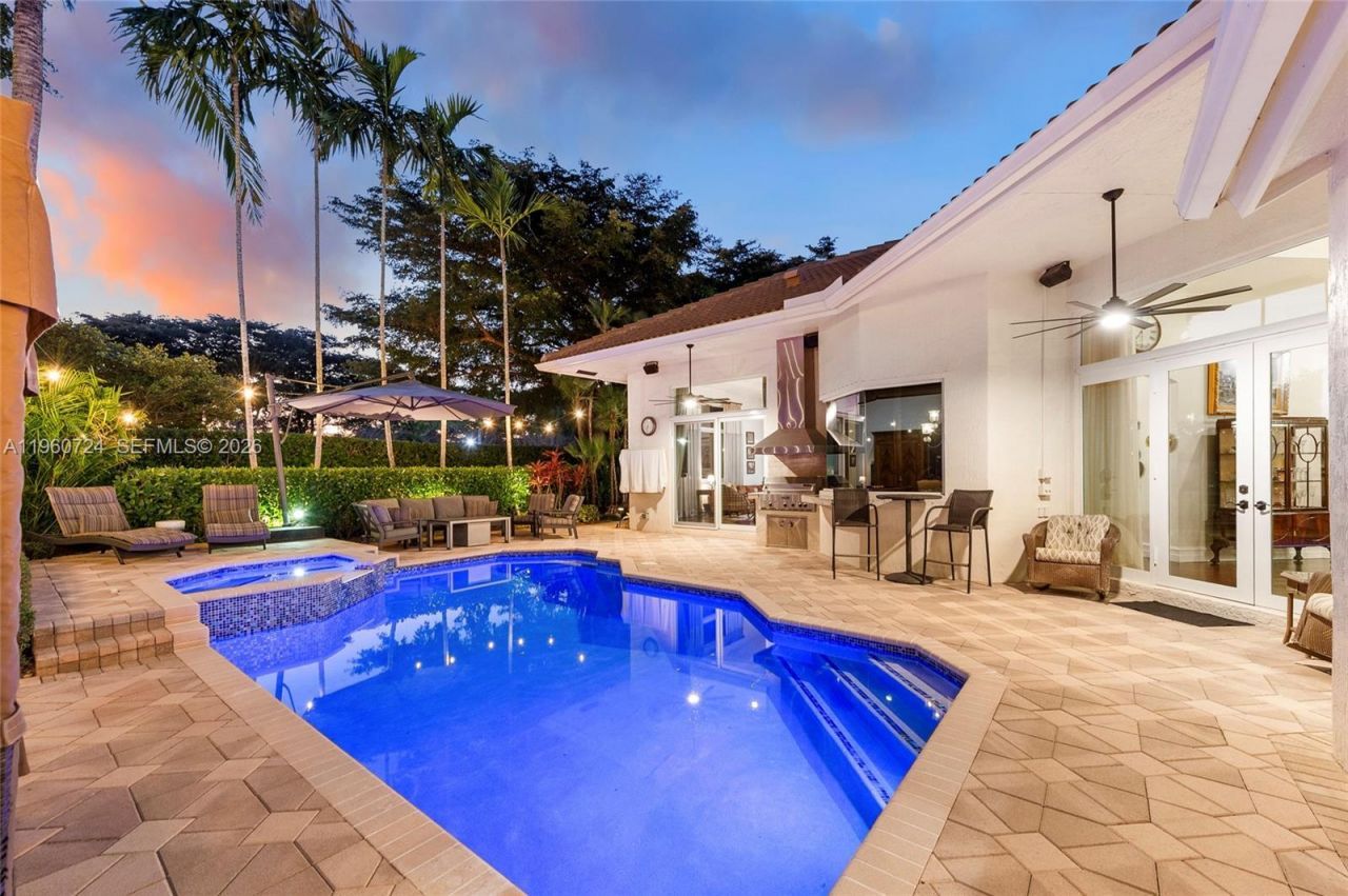 2567 Montclaire Cir, Weston, FL 33327 Photo