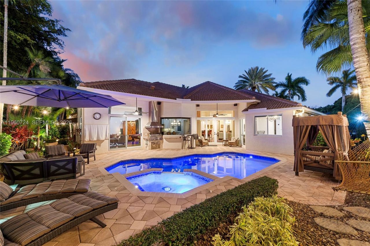 2567 Montclaire Cir, Weston, FL 33327 Photo