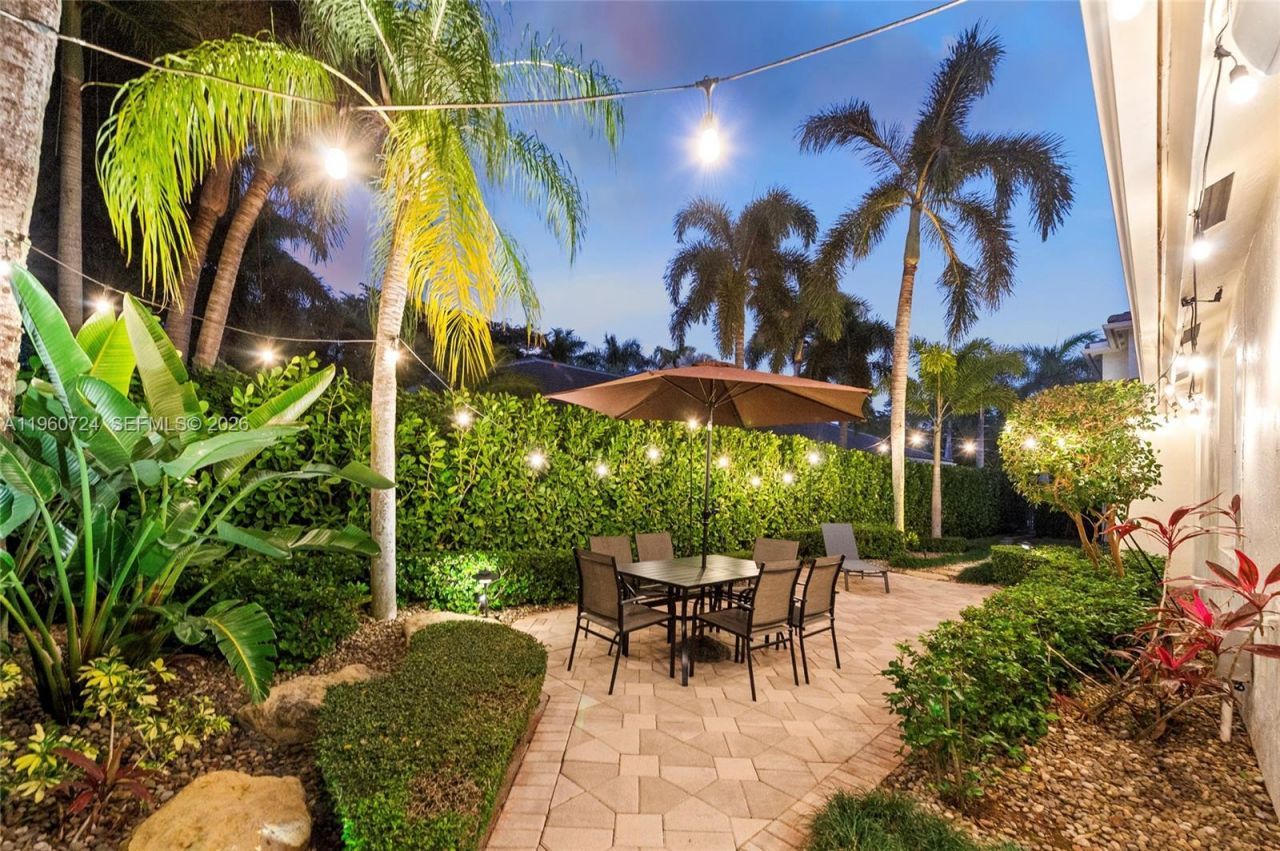 2567 Montclaire Cir, Weston, FL 33327 Photo