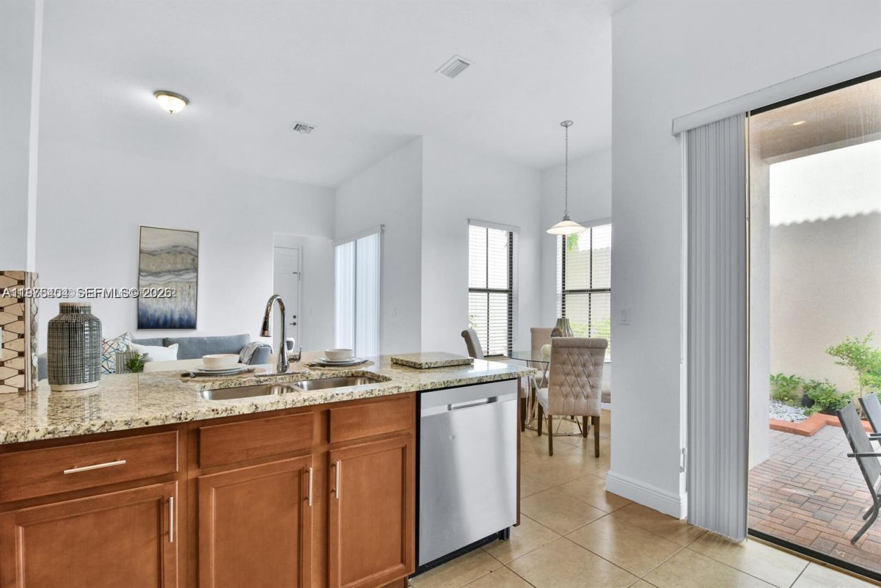 8354 NW 39th Ct , Unit 8354, Cooper City, FL 33024 Photo