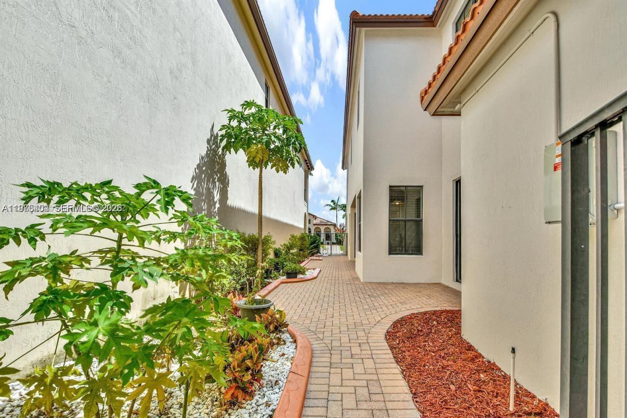 8354 NW 39th Ct , Unit 8354, Cooper City, FL 33024 Photo