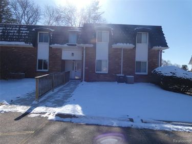 1862 Colonial Village Way, Waterford Twp, MI 48328