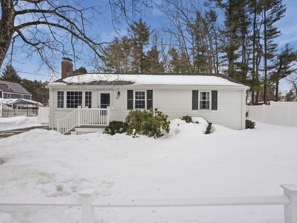 17 Pine Haven Cir, Rockland, MA 02370