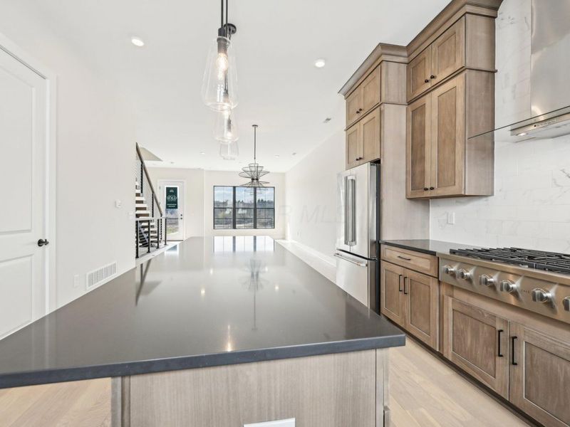 2252 Quarry Trails Drive , Columbus, OH 43228 Photo 5