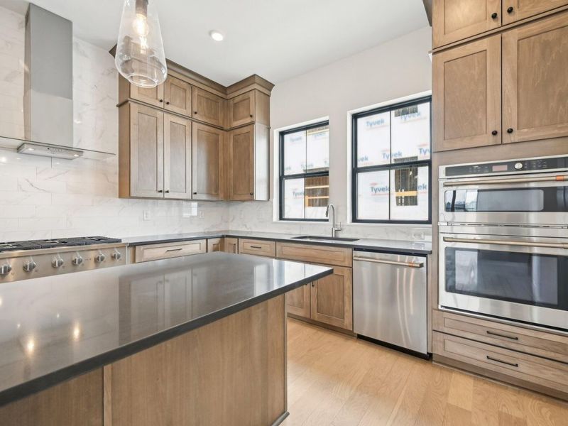 2252 Quarry Trails Drive , Columbus, OH 43228 Photo 6