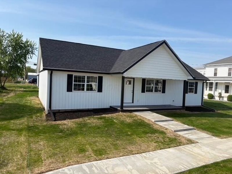 165 W 3rd Street, Frazeysburg, OH 43822 Photo 1