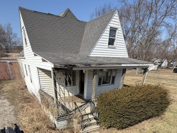 2045 La France Street , Oregon, OH 43616