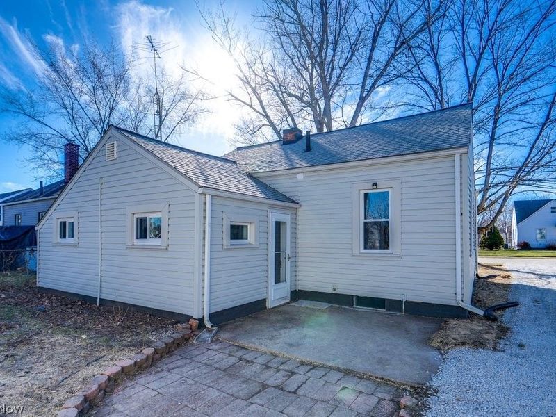 2808 Kirby Avenue NE, Canton, OH 44705 Photo 2