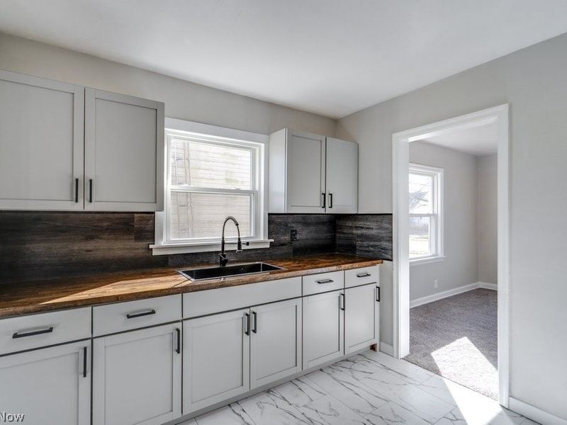 2808 Kirby Avenue NE, Canton, OH 44705 Photo 3