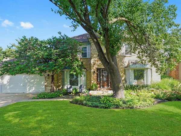 289 Winding Creek Drive, Naperville, IL 60565