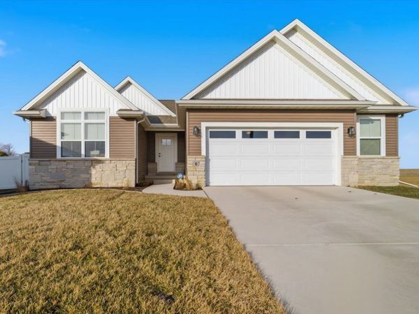 6 Bucktown Court , Bloomington, IL 61705