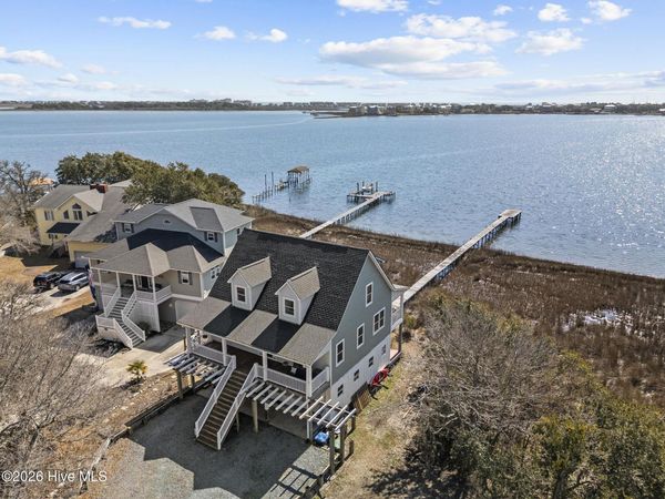 1039 Chadwick Shores Drive, Sneads Ferry, NC 28460
