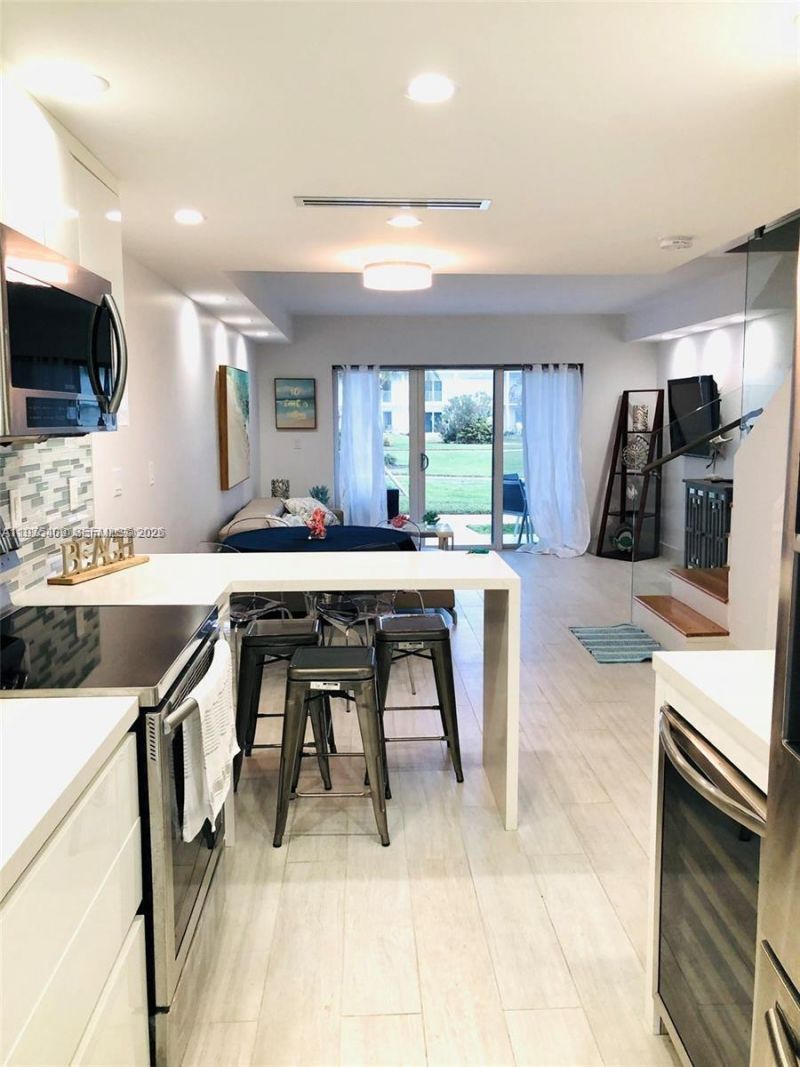 881 Ocean Dr, Unit TH7, Key Biscayne, FL 33149 Photo