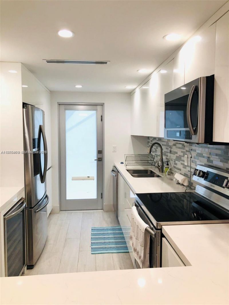 881 Ocean Dr, Unit TH7, Key Biscayne, FL 33149 Photo