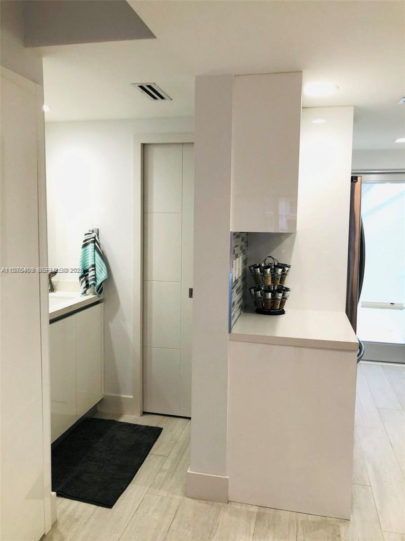 881 Ocean Dr, Unit TH7, Key Biscayne, FL 33149 Photo