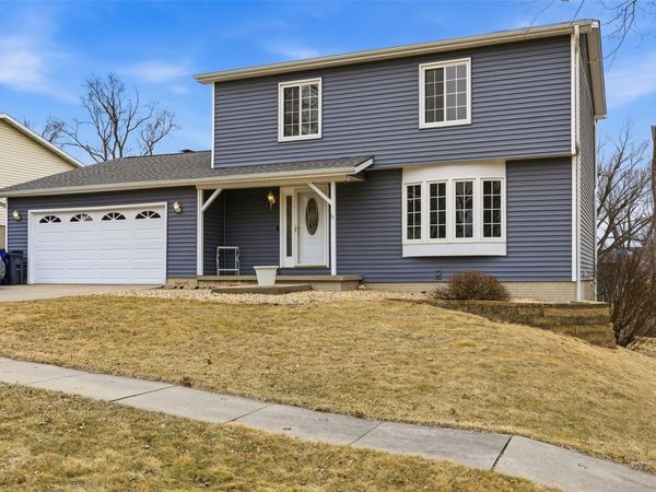 3008 Circle Hill Court NE, Cedar Rapids, IA 52402