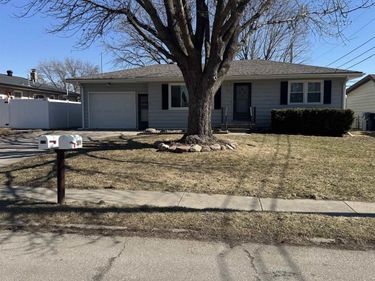 509 Pontiac Drive , Gretna, NE 68028