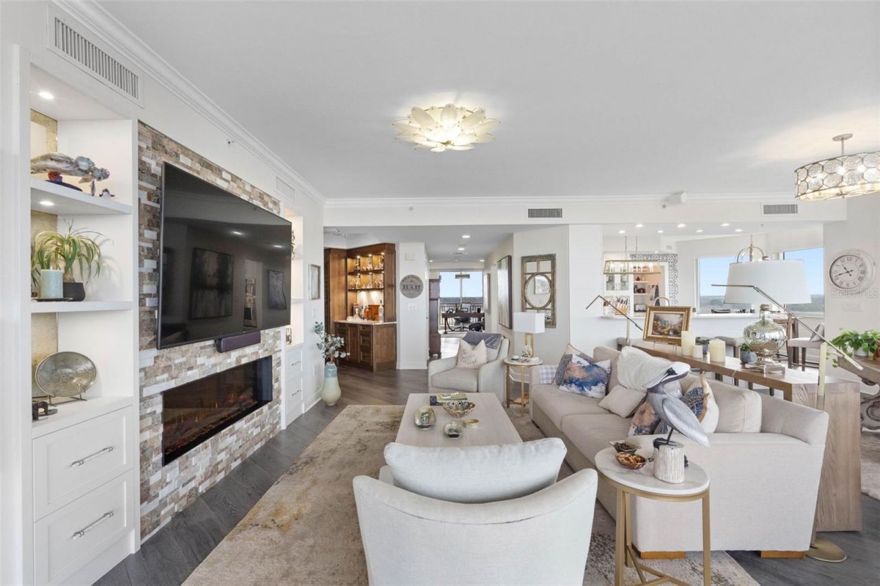 5823 Bowen Daniel Drive, Unit 901, Tampa, FL 33616 Photo