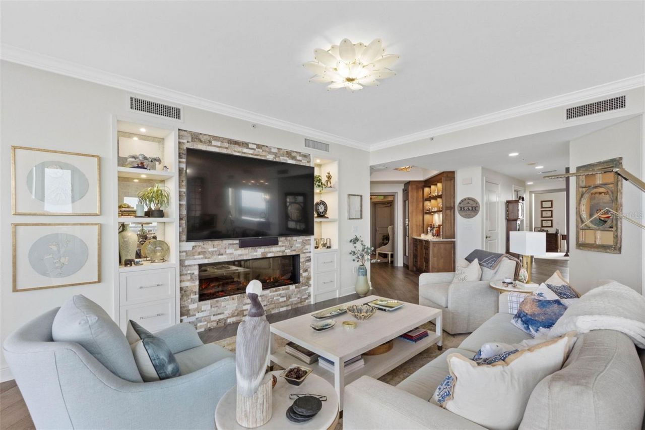 5823 Bowen Daniel Drive, Unit 901, Tampa, FL 33616 Photo