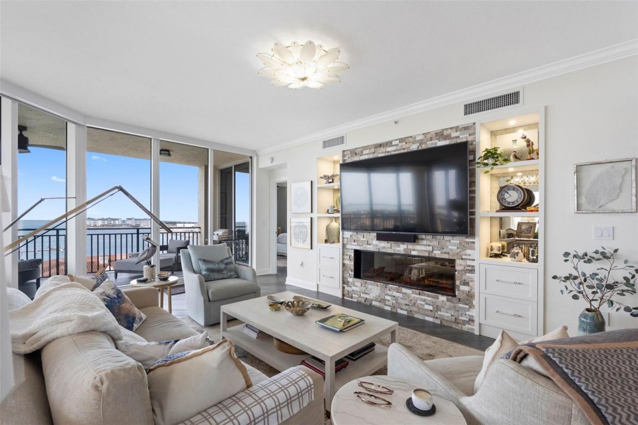 5823 Bowen Daniel Drive, Unit 901, Tampa, FL 33616 Photo