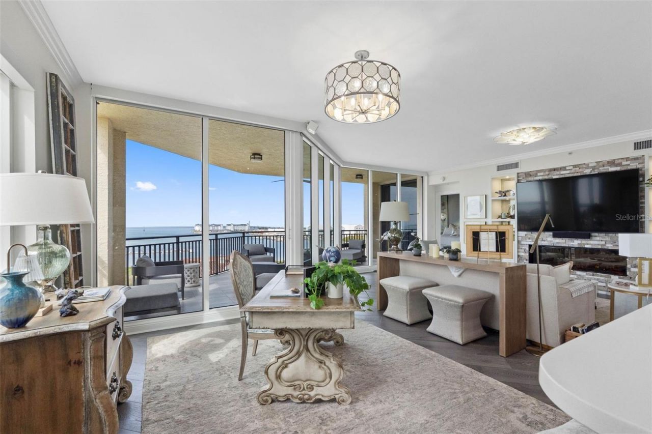 5823 Bowen Daniel Drive, Unit 901, Tampa, FL 33616 Photo