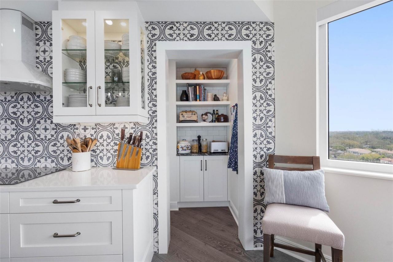 5823 Bowen Daniel Drive, Unit 901, Tampa, FL 33616 Photo