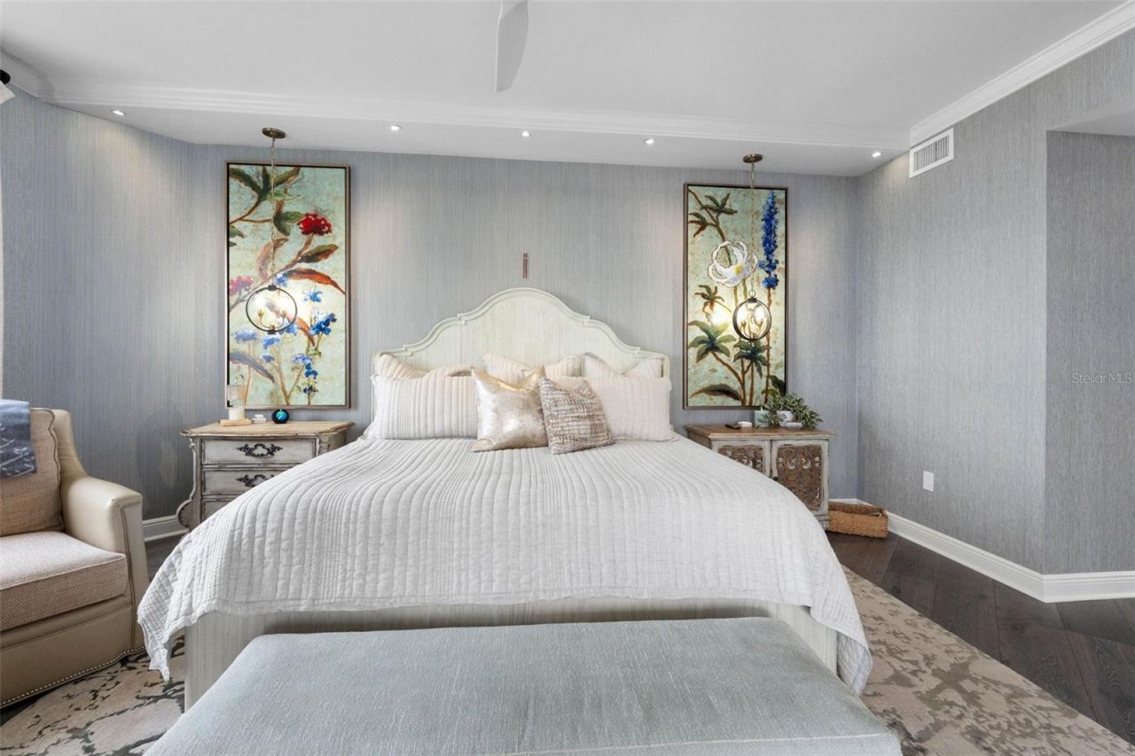 5823 Bowen Daniel Drive, Unit 901, Tampa, FL 33616 Photo