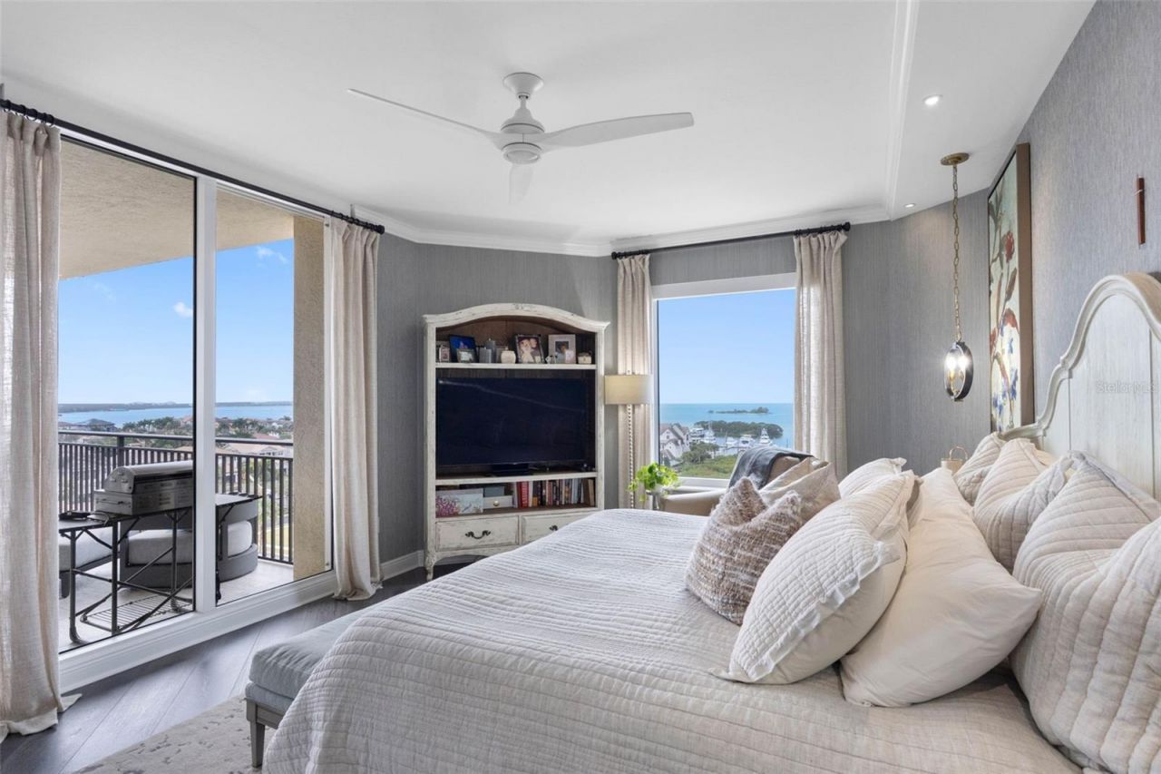 5823 Bowen Daniel Drive, Unit 901, Tampa, FL 33616 Photo