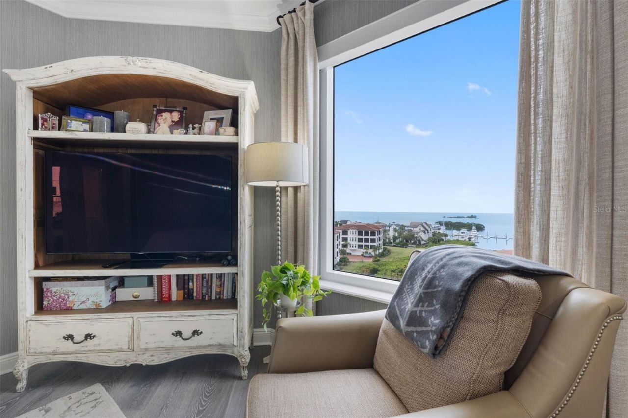 5823 Bowen Daniel Drive, Unit 901, Tampa, FL 33616 Photo