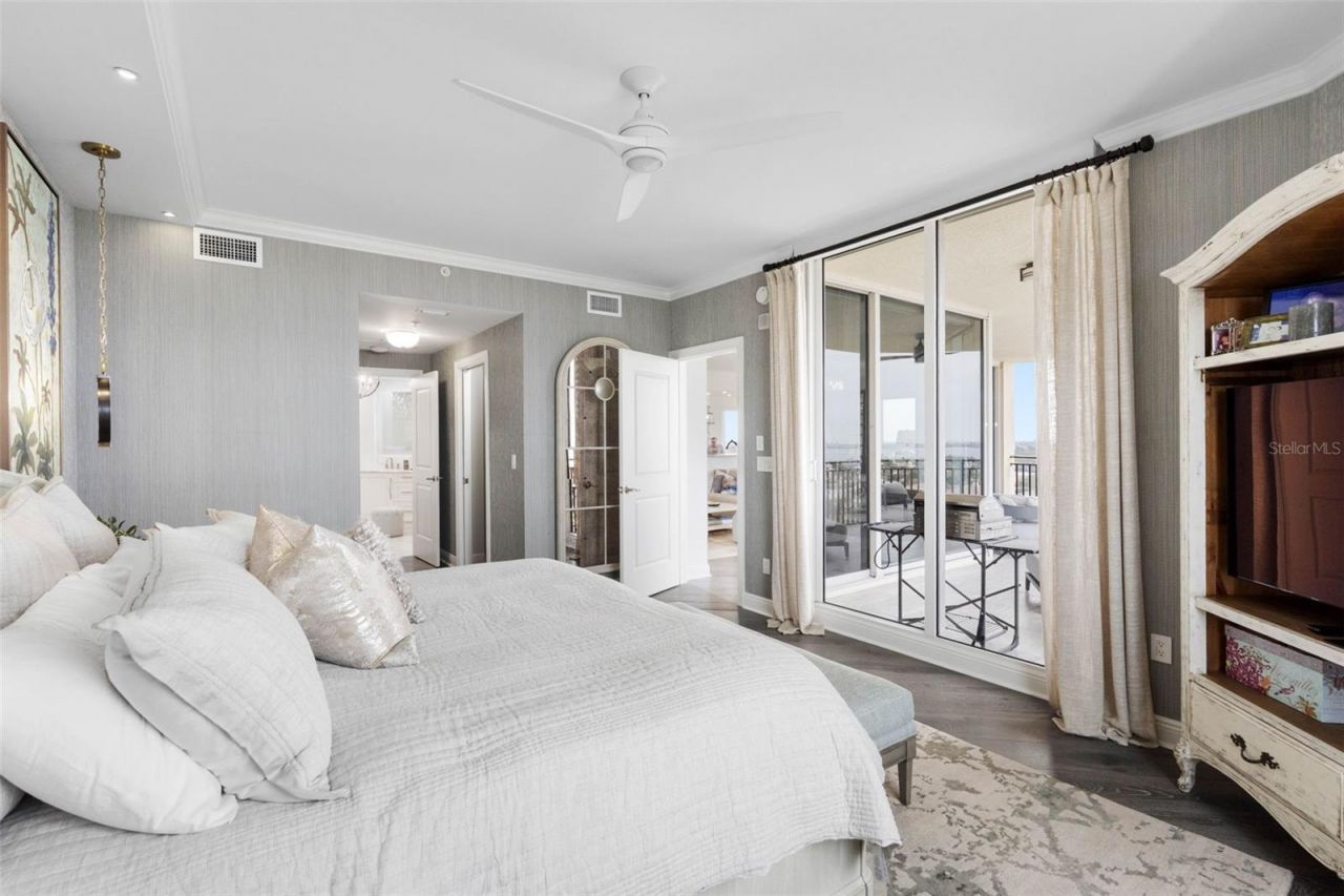 5823 Bowen Daniel Drive, Unit 901, Tampa, FL 33616 Photo