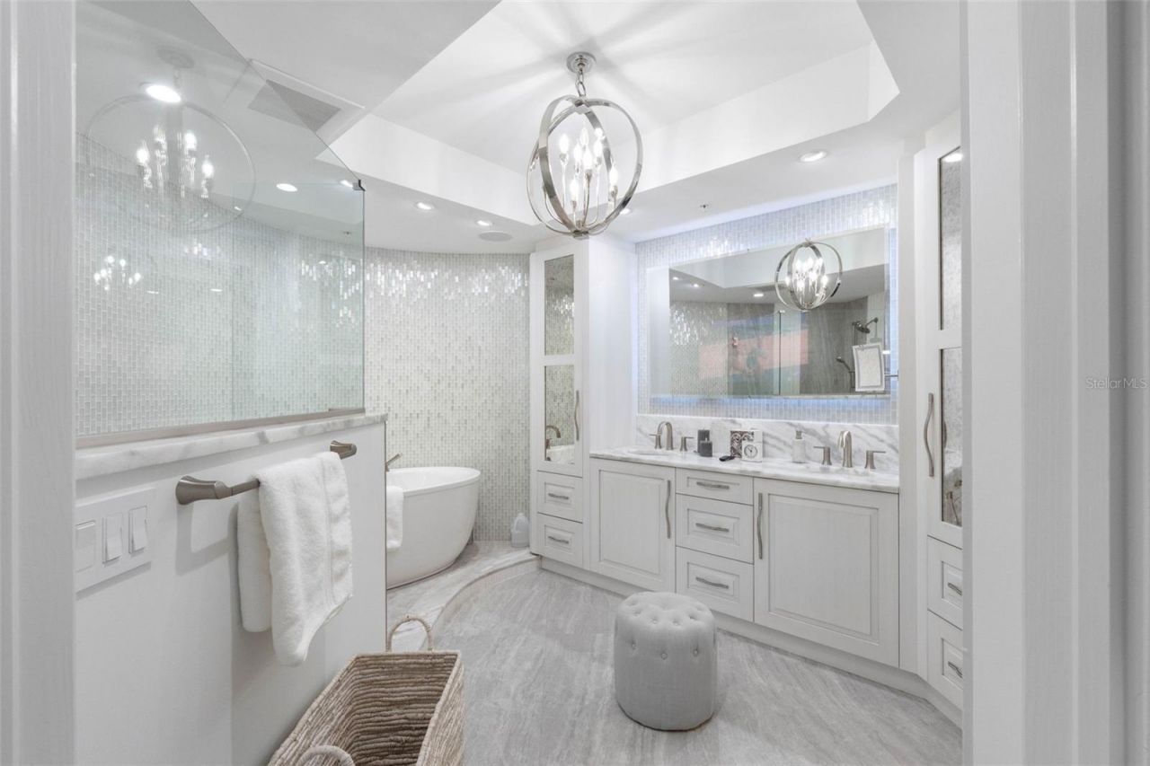 5823 Bowen Daniel Drive, Unit 901, Tampa, FL 33616 Photo